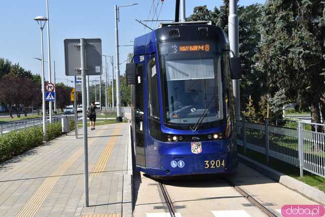 [FOTO] Tak prezentuje się nowa pętla autobusowo-tramwajowa na Nowym Dworze. Od niedzieli dojeżdżają tam dwie linie tramwajowe