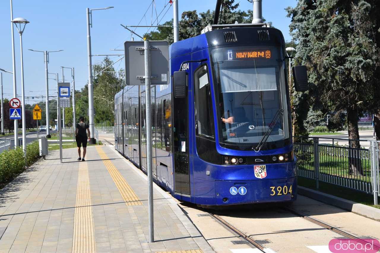 [FOTO] Tak prezentuje się nowa pętla autobusowo-tramwajowa na Nowym Dworze. Od niedzieli dojeżdżają tam dwie linie tramwajowe