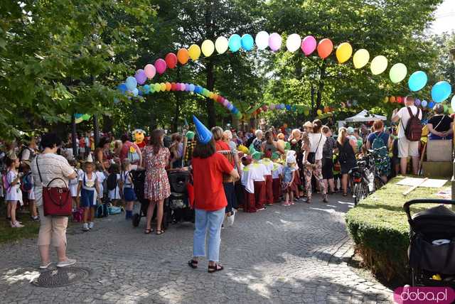 [FOTO] Władzę we Wrocławiu objęły... krasnale! Uroczysta parada rozpoczęła tegoroczny Festiwal Krasnoludków