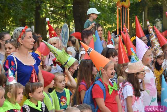 [FOTO] Władzę we Wrocławiu objęły... krasnale! Uroczysta parada rozpoczęła tegoroczny Festiwal Krasnoludków