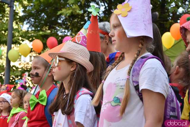 [FOTO] Władzę we Wrocławiu objęły... krasnale! Uroczysta parada rozpoczęła tegoroczny Festiwal Krasnoludków