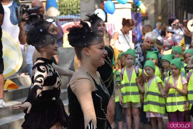 [FOTO] Władzę we Wrocławiu objęły... krasnale! Uroczysta parada rozpoczęła tegoroczny Festiwal Krasnoludków