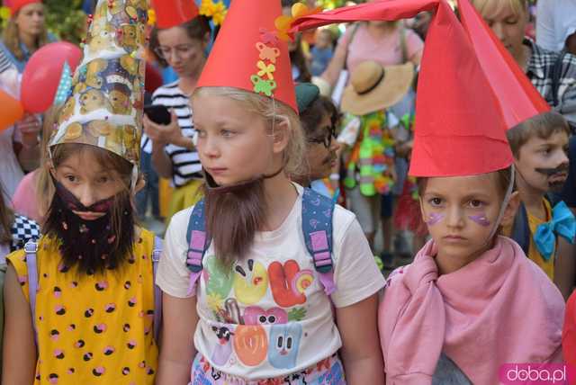 [FOTO] Władzę we Wrocławiu objęły... krasnale! Uroczysta parada rozpoczęła tegoroczny Festiwal Krasnoludków