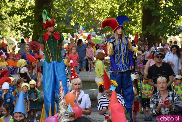 [FOTO] Władzę we Wrocławiu objęły... krasnale! Uroczysta parada rozpoczęła tegoroczny Festiwal Krasnoludków