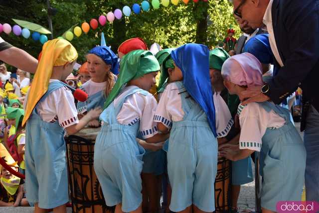 [FOTO] Władzę we Wrocławiu objęły... krasnale! Uroczysta parada rozpoczęła tegoroczny Festiwal Krasnoludków