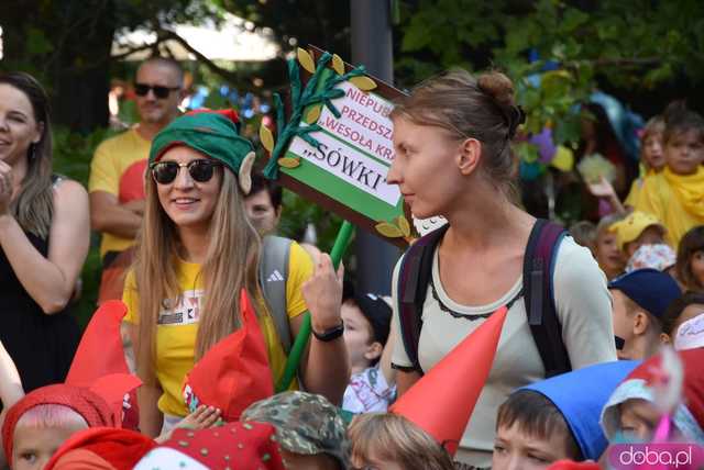 [FOTO] Władzę we Wrocławiu objęły... krasnale! Uroczysta parada rozpoczęła tegoroczny Festiwal Krasnoludków