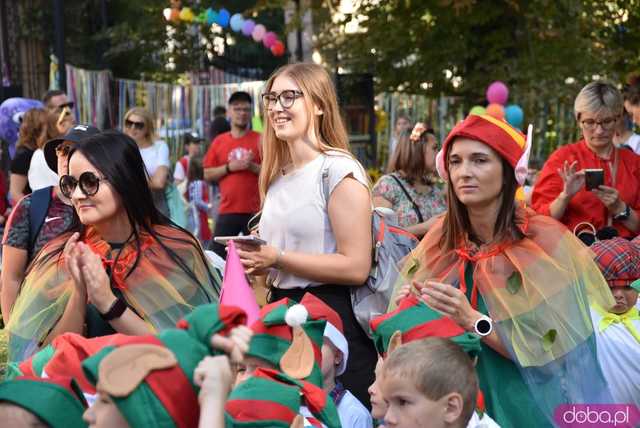 [FOTO] Władzę we Wrocławiu objęły... krasnale! Uroczysta parada rozpoczęła tegoroczny Festiwal Krasnoludków