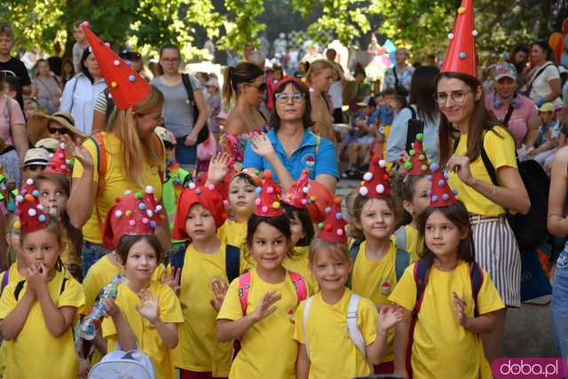[FOTO] Władzę we Wrocławiu objęły... krasnale! Uroczysta parada rozpoczęła tegoroczny Festiwal Krasnoludków