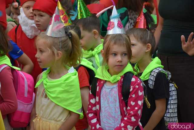 [FOTO] Władzę we Wrocławiu objęły... krasnale! Uroczysta parada rozpoczęła tegoroczny Festiwal Krasnoludków