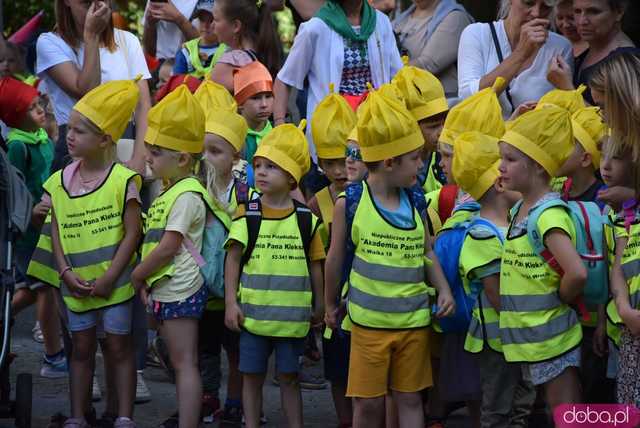 [FOTO] Władzę we Wrocławiu objęły... krasnale! Uroczysta parada rozpoczęła tegoroczny Festiwal Krasnoludków