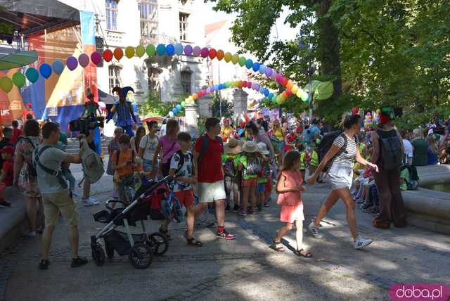 [FOTO] Władzę we Wrocławiu objęły... krasnale! Uroczysta parada rozpoczęła tegoroczny Festiwal Krasnoludków