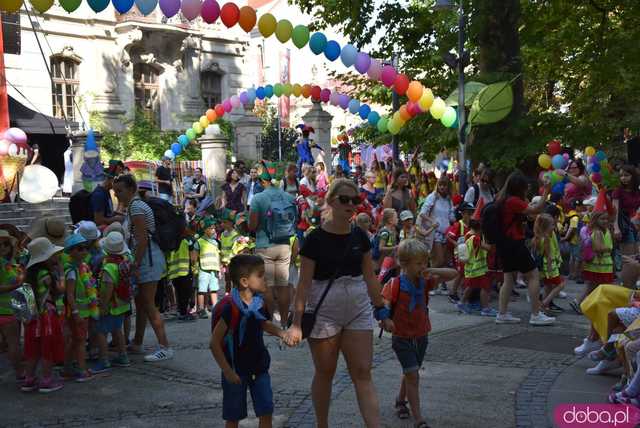 [FOTO] Władzę we Wrocławiu objęły... krasnale! Uroczysta parada rozpoczęła tegoroczny Festiwal Krasnoludków