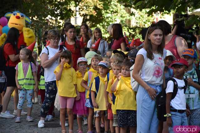 [FOTO] Władzę we Wrocławiu objęły... krasnale! Uroczysta parada rozpoczęła tegoroczny Festiwal Krasnoludków