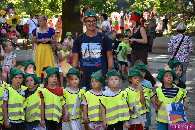 [FOTO] Władzę we Wrocławiu objęły... krasnale! Uroczysta parada rozpoczęła tegoroczny Festiwal Krasnoludków