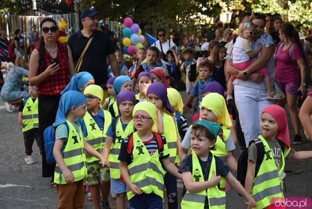 [FOTO] Władzę we Wrocławiu objęły... krasnale! Uroczysta parada rozpoczęła tegoroczny Festiwal Krasnoludków