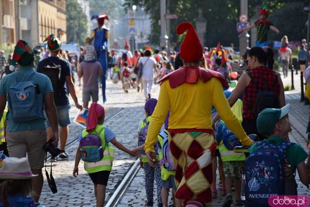 [FOTO] Władzę we Wrocławiu objęły... krasnale! Uroczysta parada rozpoczęła tegoroczny Festiwal Krasnoludków