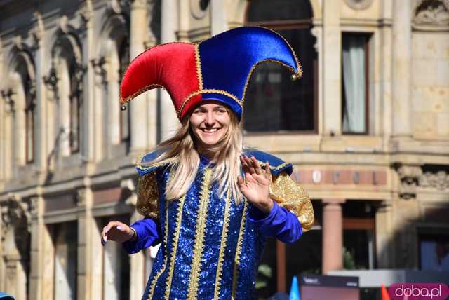 [FOTO] Władzę we Wrocławiu objęły... krasnale! Uroczysta parada rozpoczęła tegoroczny Festiwal Krasnoludków