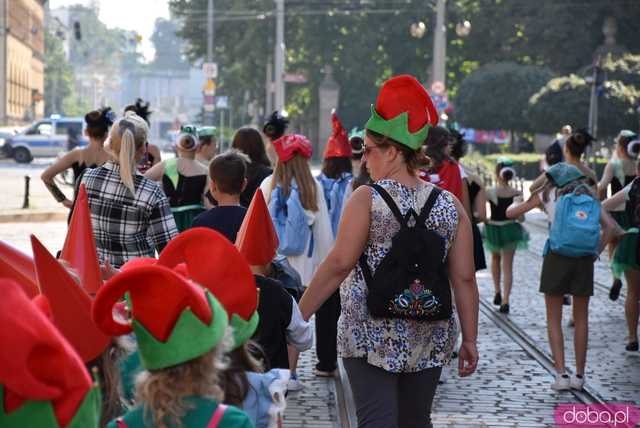 [FOTO] Władzę we Wrocławiu objęły... krasnale! Uroczysta parada rozpoczęła tegoroczny Festiwal Krasnoludków