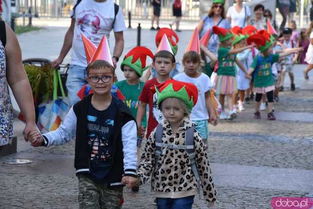 [FOTO] Władzę we Wrocławiu objęły... krasnale! Uroczysta parada rozpoczęła tegoroczny Festiwal Krasnoludków