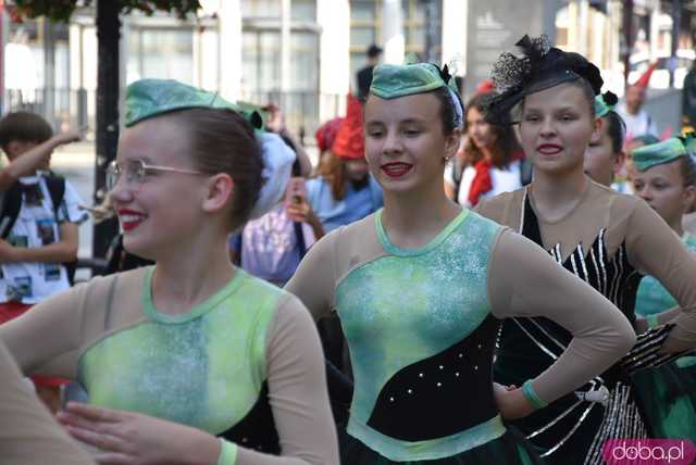 [FOTO] Władzę we Wrocławiu objęły... krasnale! Uroczysta parada rozpoczęła tegoroczny Festiwal Krasnoludków