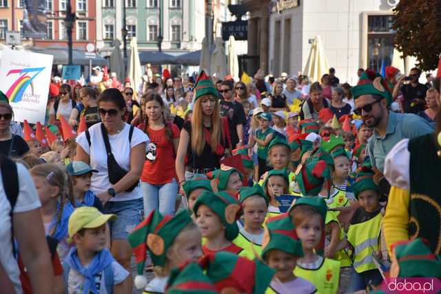 [FOTO] Władzę we Wrocławiu objęły... krasnale! Uroczysta parada rozpoczęła tegoroczny Festiwal Krasnoludków