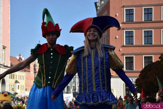 [FOTO] Władzę we Wrocławiu objęły... krasnale! Uroczysta parada rozpoczęła tegoroczny Festiwal Krasnoludków