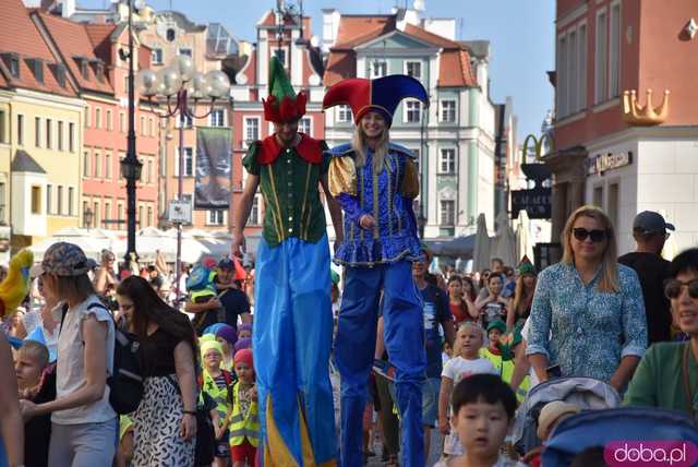 [FOTO] Władzę we Wrocławiu objęły... krasnale! Uroczysta parada rozpoczęła tegoroczny Festiwal Krasnoludków