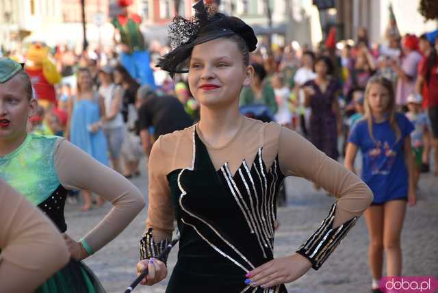 [FOTO] Władzę we Wrocławiu objęły... krasnale! Uroczysta parada rozpoczęła tegoroczny Festiwal Krasnoludków