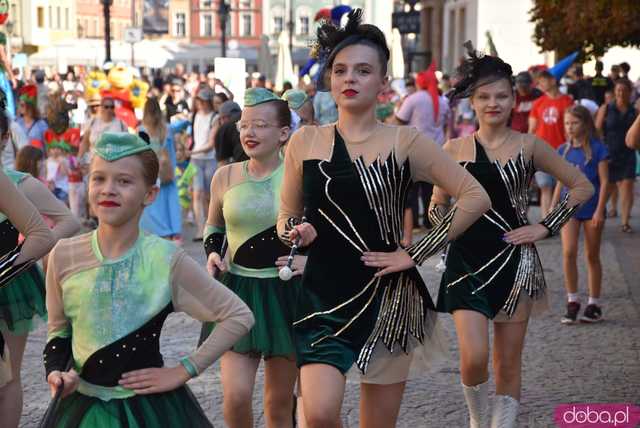 [FOTO] Władzę we Wrocławiu objęły... krasnale! Uroczysta parada rozpoczęła tegoroczny Festiwal Krasnoludków