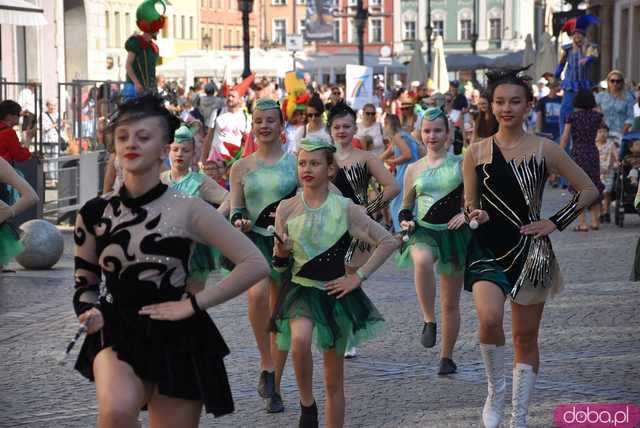 [FOTO] Władzę we Wrocławiu objęły... krasnale! Uroczysta parada rozpoczęła tegoroczny Festiwal Krasnoludków