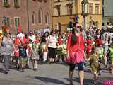 [FOTO] Władzę we Wrocławiu objęły... krasnale! Uroczysta parada rozpoczęła tegoroczny Festiwal Krasnoludków