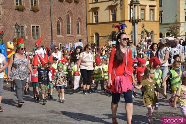 [FOTO] Władzę we Wrocławiu objęły... krasnale! Uroczysta parada rozpoczęła tegoroczny Festiwal Krasnoludków