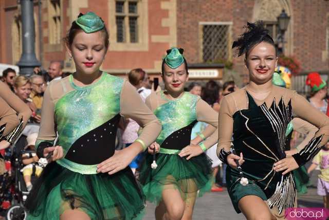 [FOTO] Władzę we Wrocławiu objęły... krasnale! Uroczysta parada rozpoczęła tegoroczny Festiwal Krasnoludków