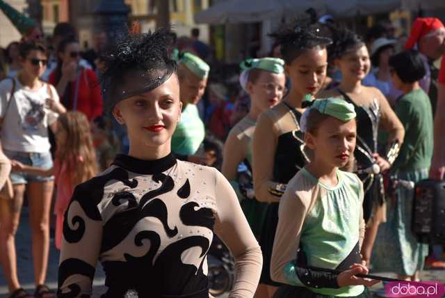 [FOTO] Władzę we Wrocławiu objęły... krasnale! Uroczysta parada rozpoczęła tegoroczny Festiwal Krasnoludków