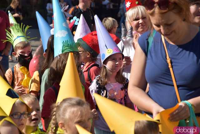 [FOTO] Władzę we Wrocławiu objęły... krasnale! Uroczysta parada rozpoczęła tegoroczny Festiwal Krasnoludków