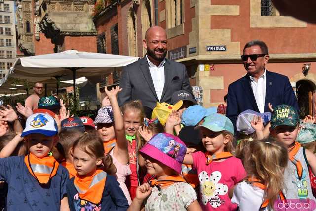 [FOTO] Władzę we Wrocławiu objęły... krasnale! Uroczysta parada rozpoczęła tegoroczny Festiwal Krasnoludków