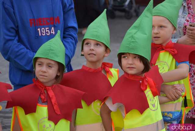 [FOTO] Władzę we Wrocławiu objęły... krasnale! Uroczysta parada rozpoczęła tegoroczny Festiwal Krasnoludków