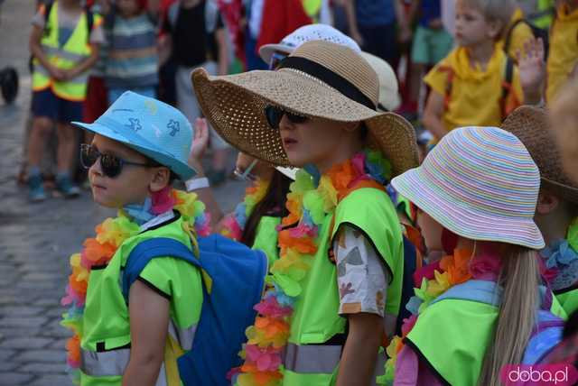 [FOTO] Władzę we Wrocławiu objęły... krasnale! Uroczysta parada rozpoczęła tegoroczny Festiwal Krasnoludków