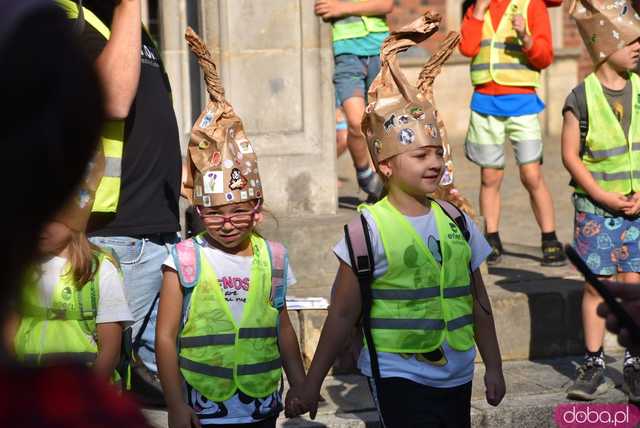 [FOTO] Władzę we Wrocławiu objęły... krasnale! Uroczysta parada rozpoczęła tegoroczny Festiwal Krasnoludków