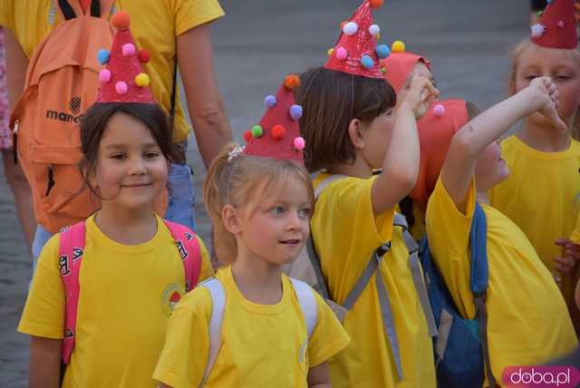 [FOTO] Władzę we Wrocławiu objęły... krasnale! Uroczysta parada rozpoczęła tegoroczny Festiwal Krasnoludków