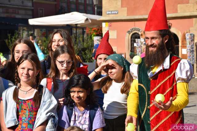 [FOTO] Władzę we Wrocławiu objęły... krasnale! Uroczysta parada rozpoczęła tegoroczny Festiwal Krasnoludków