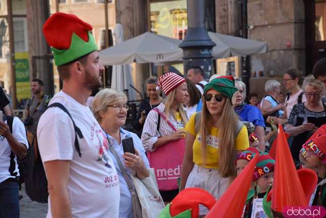 [FOTO] Władzę we Wrocławiu objęły... krasnale! Uroczysta parada rozpoczęła tegoroczny Festiwal Krasnoludków