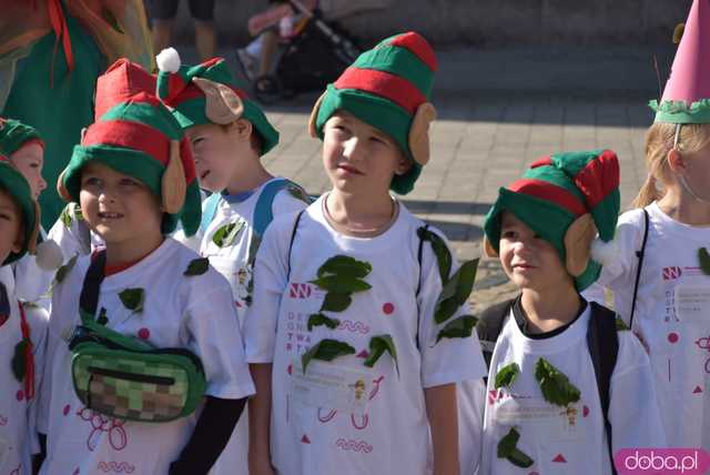 [FOTO] Władzę we Wrocławiu objęły... krasnale! Uroczysta parada rozpoczęła tegoroczny Festiwal Krasnoludków