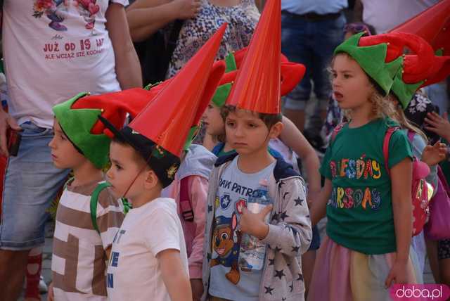 [FOTO] Władzę we Wrocławiu objęły... krasnale! Uroczysta parada rozpoczęła tegoroczny Festiwal Krasnoludków