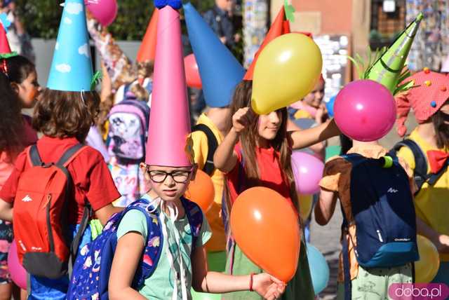 [FOTO] Władzę we Wrocławiu objęły... krasnale! Uroczysta parada rozpoczęła tegoroczny Festiwal Krasnoludków