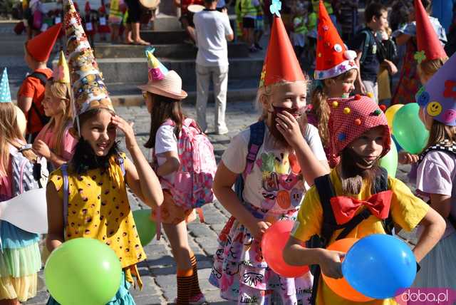 [FOTO] Władzę we Wrocławiu objęły... krasnale! Uroczysta parada rozpoczęła tegoroczny Festiwal Krasnoludków