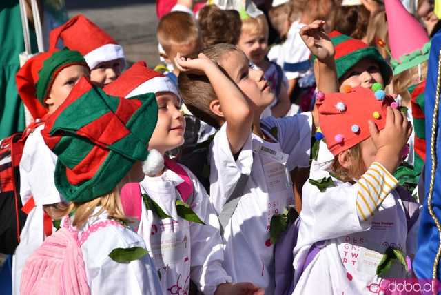 [FOTO] Władzę we Wrocławiu objęły... krasnale! Uroczysta parada rozpoczęła tegoroczny Festiwal Krasnoludków