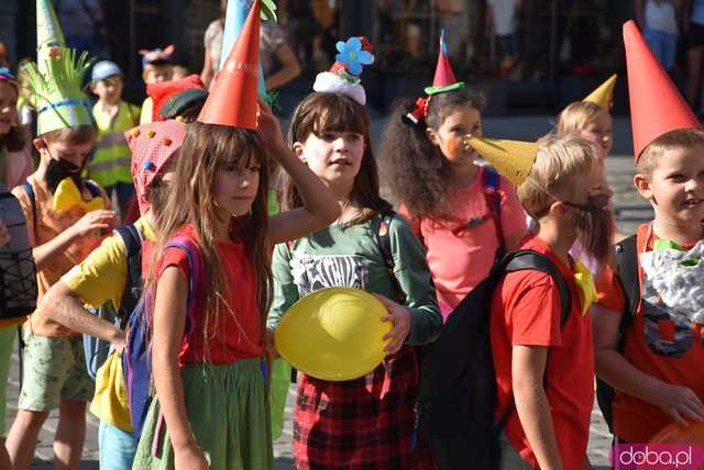 [FOTO] Władzę we Wrocławiu objęły... krasnale! Uroczysta parada rozpoczęła tegoroczny Festiwal Krasnoludków
