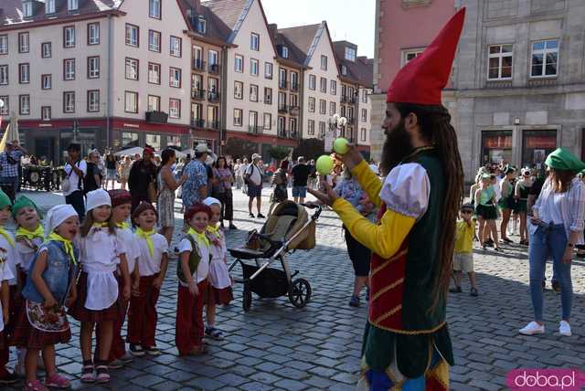 [FOTO] Władzę we Wrocławiu objęły... krasnale! Uroczysta parada rozpoczęła tegoroczny Festiwal Krasnoludków