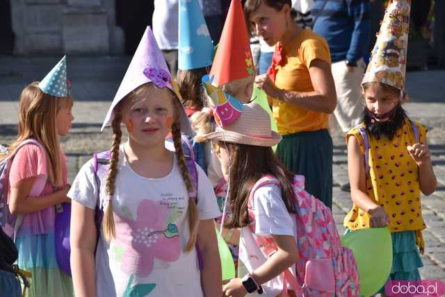 [FOTO] Władzę we Wrocławiu objęły... krasnale! Uroczysta parada rozpoczęła tegoroczny Festiwal Krasnoludków